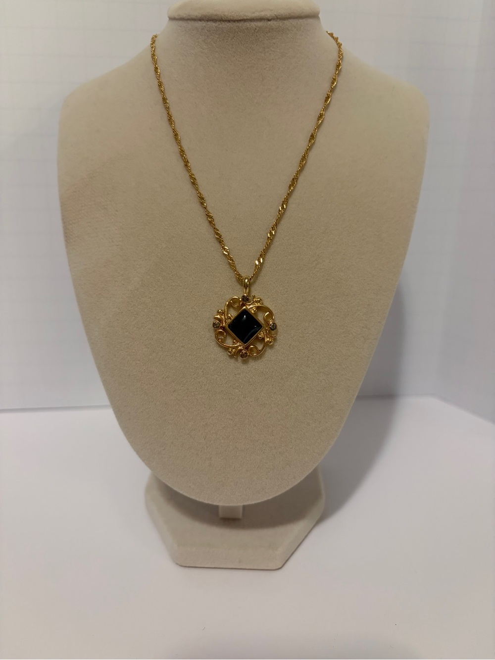 Gold-Tone Pendant Necklace with Black Center Stone Renaissance Style 16-20 Inch